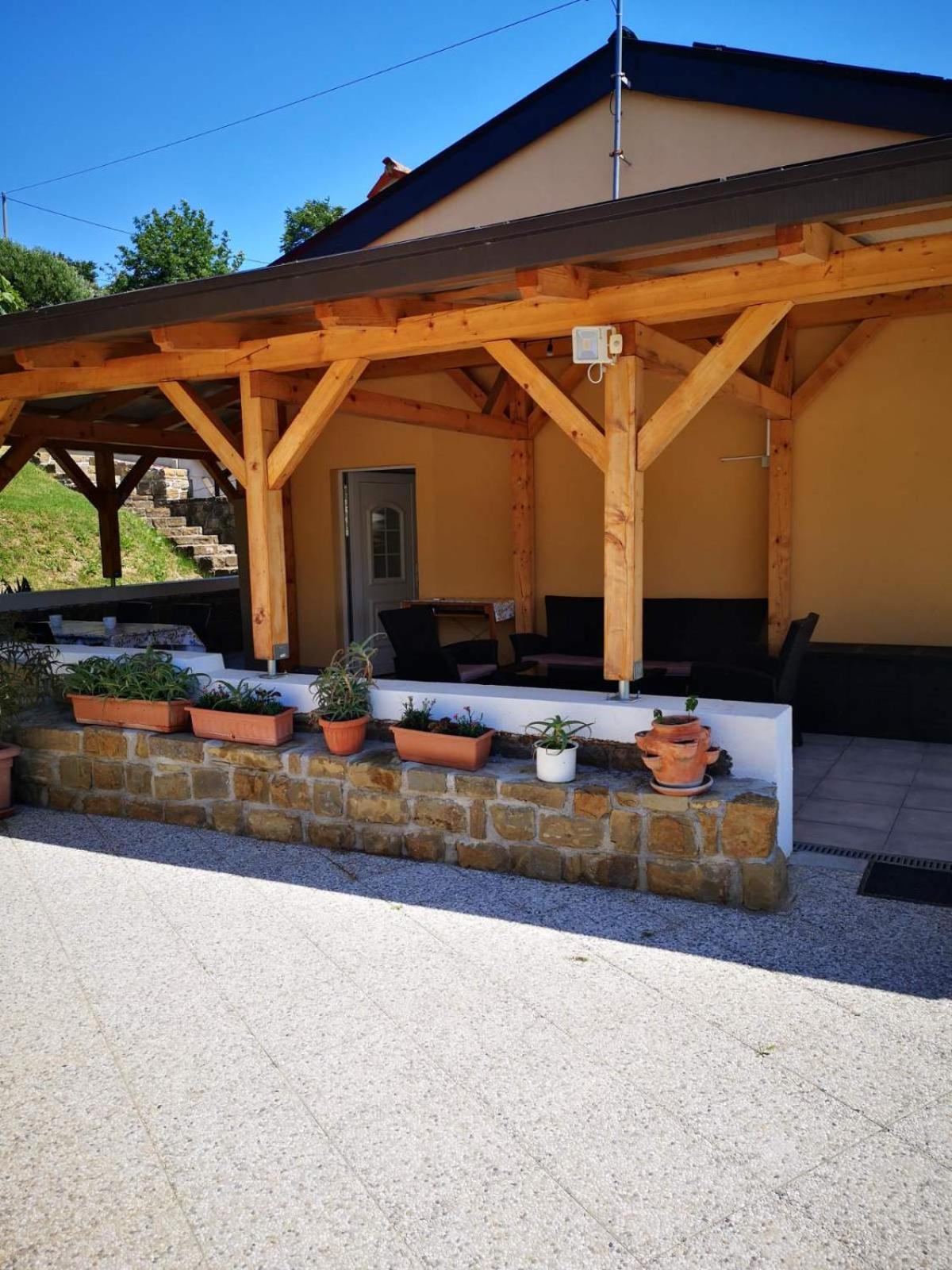 Apartma Ester *
