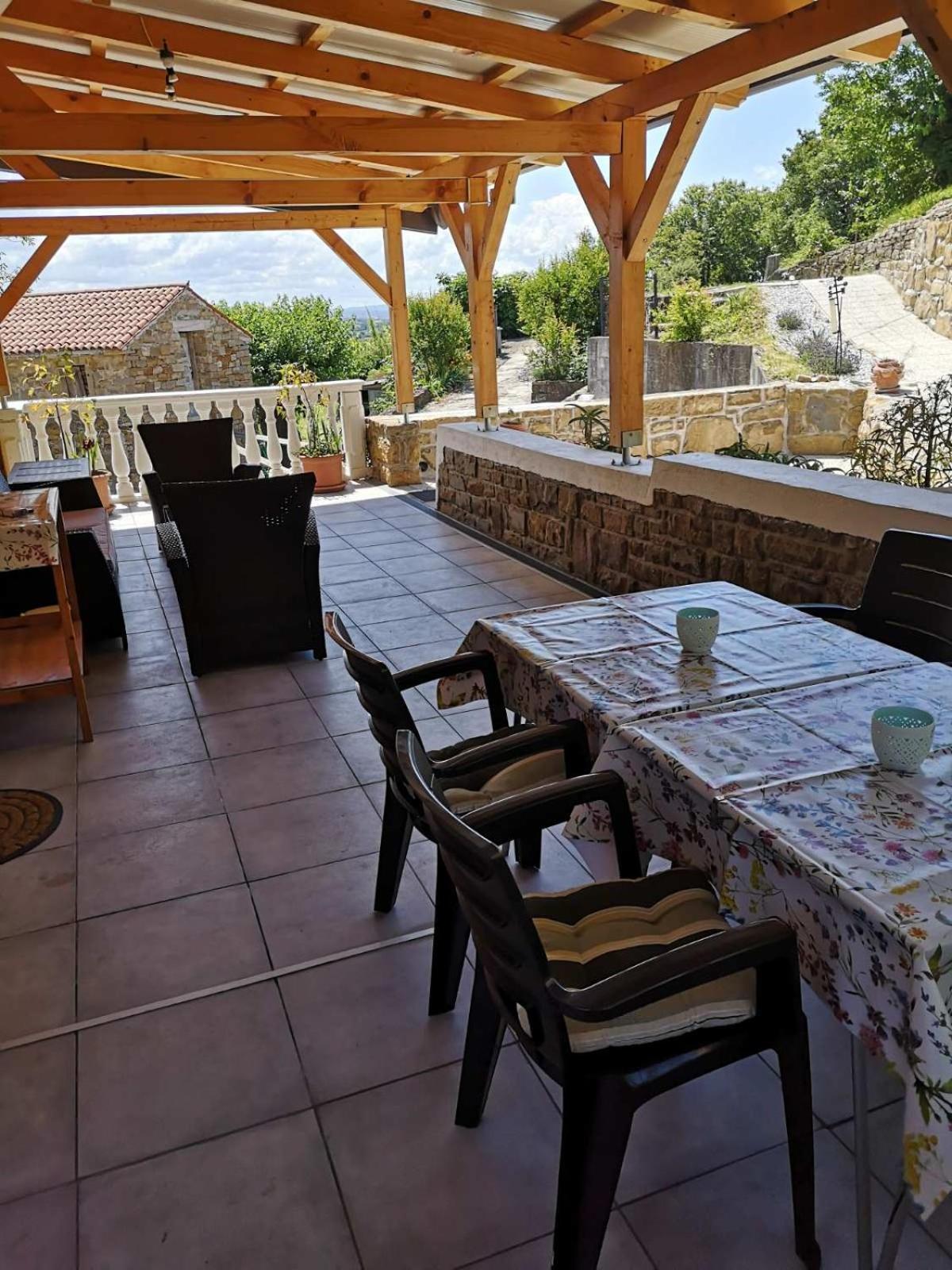 Apartma Ester Apartment *